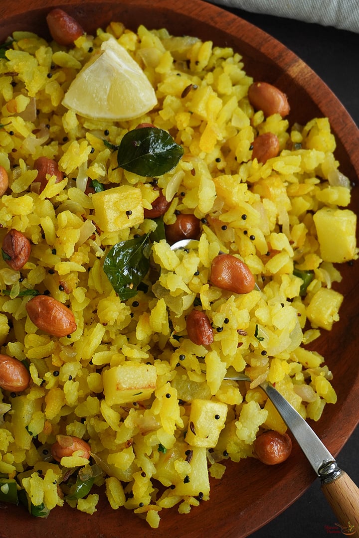 aloo poha served with lemon