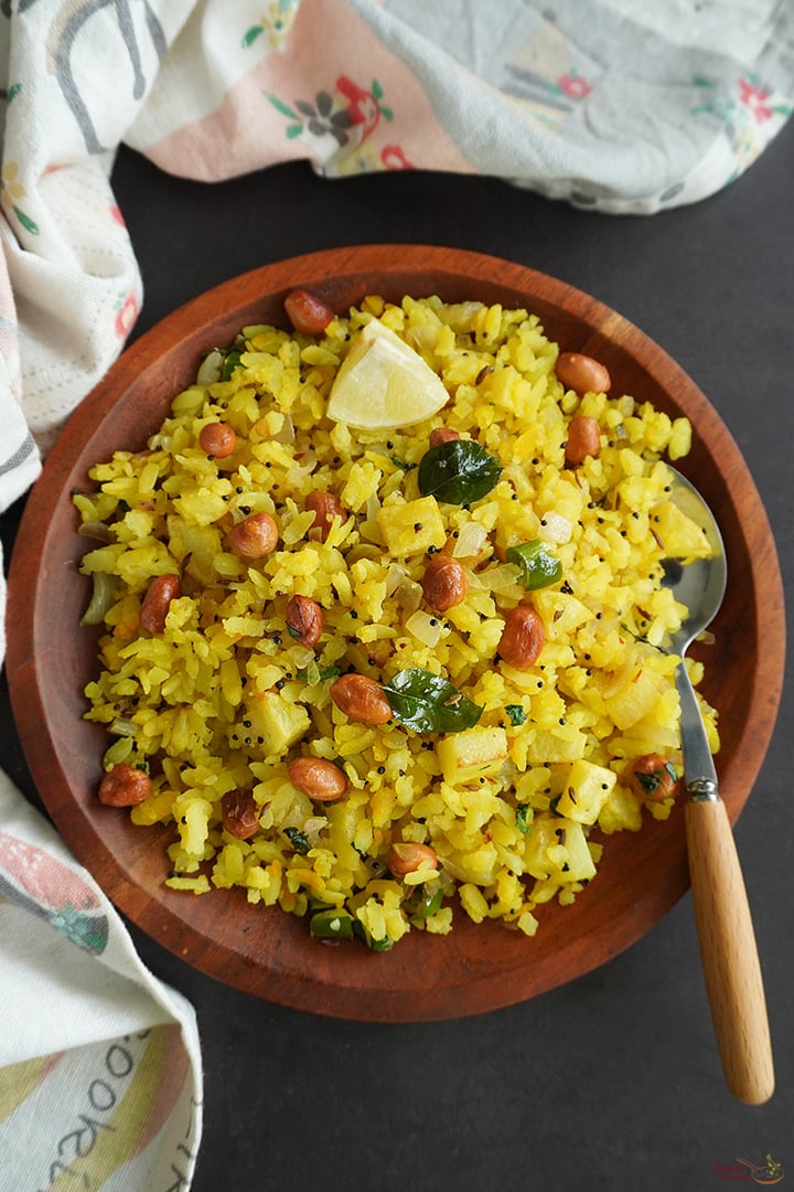 aloo poha served with lemon
