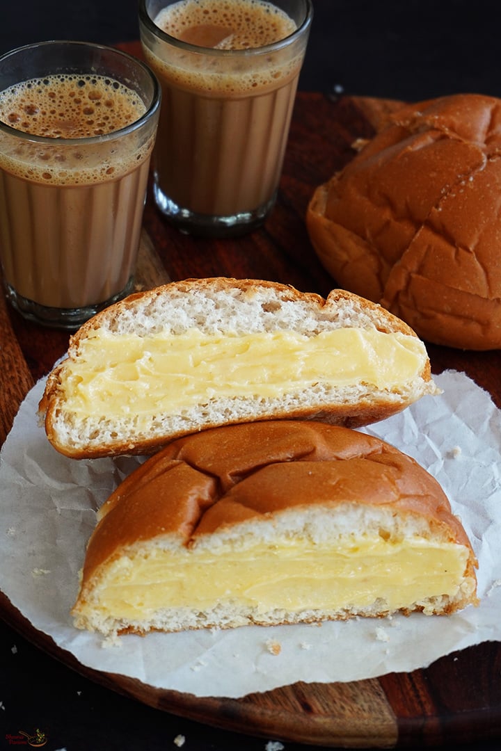 bun maska served with chai