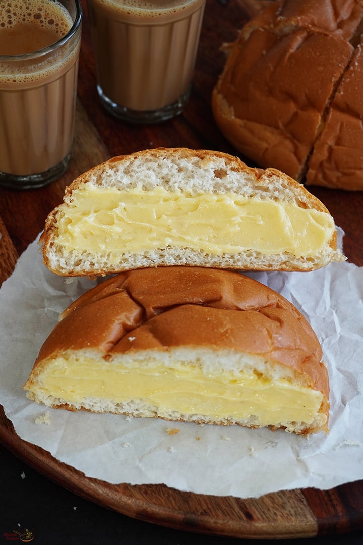 bun maska served with chai