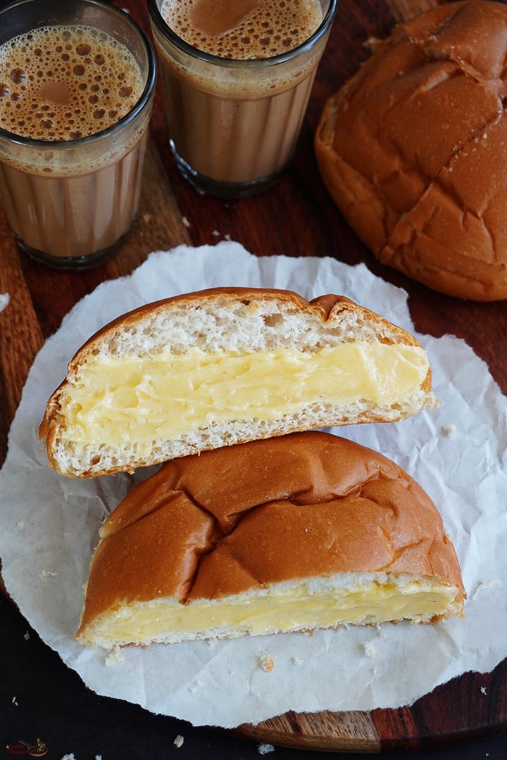 bun maska served with chai
