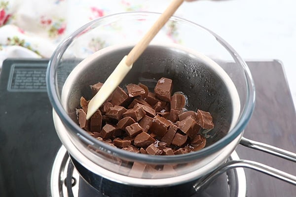 add chocolate, oil to a bowl