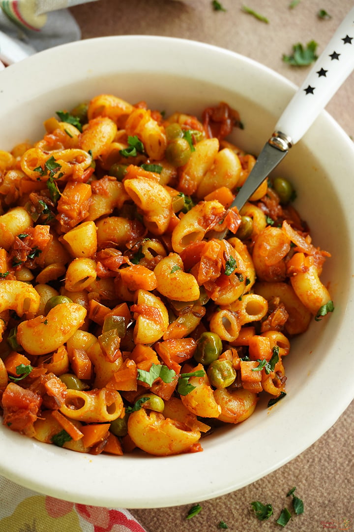 masala macaroni served