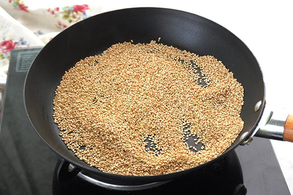 sesame seeds pop
