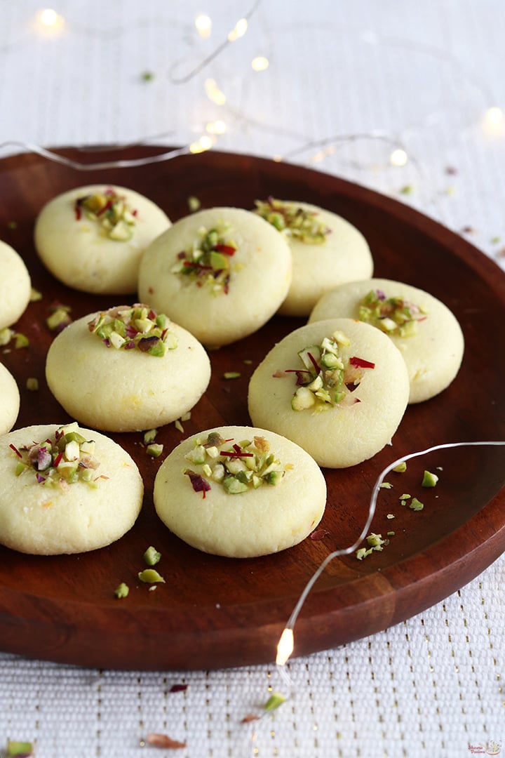 sandesh served in a wooden plate